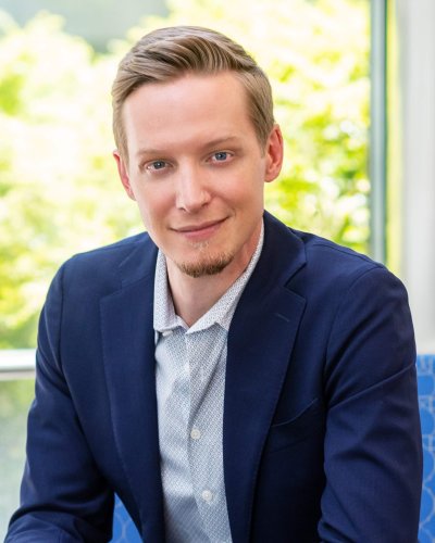 Headshot Sitting Cropped