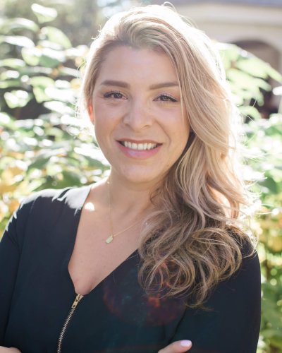 Indira Moen_Ali Bennett_Old Town Alexandria_Washington DC_2020-11-08 100pm_1604943473_recRpmE8pV0C4CXt6_2407_66